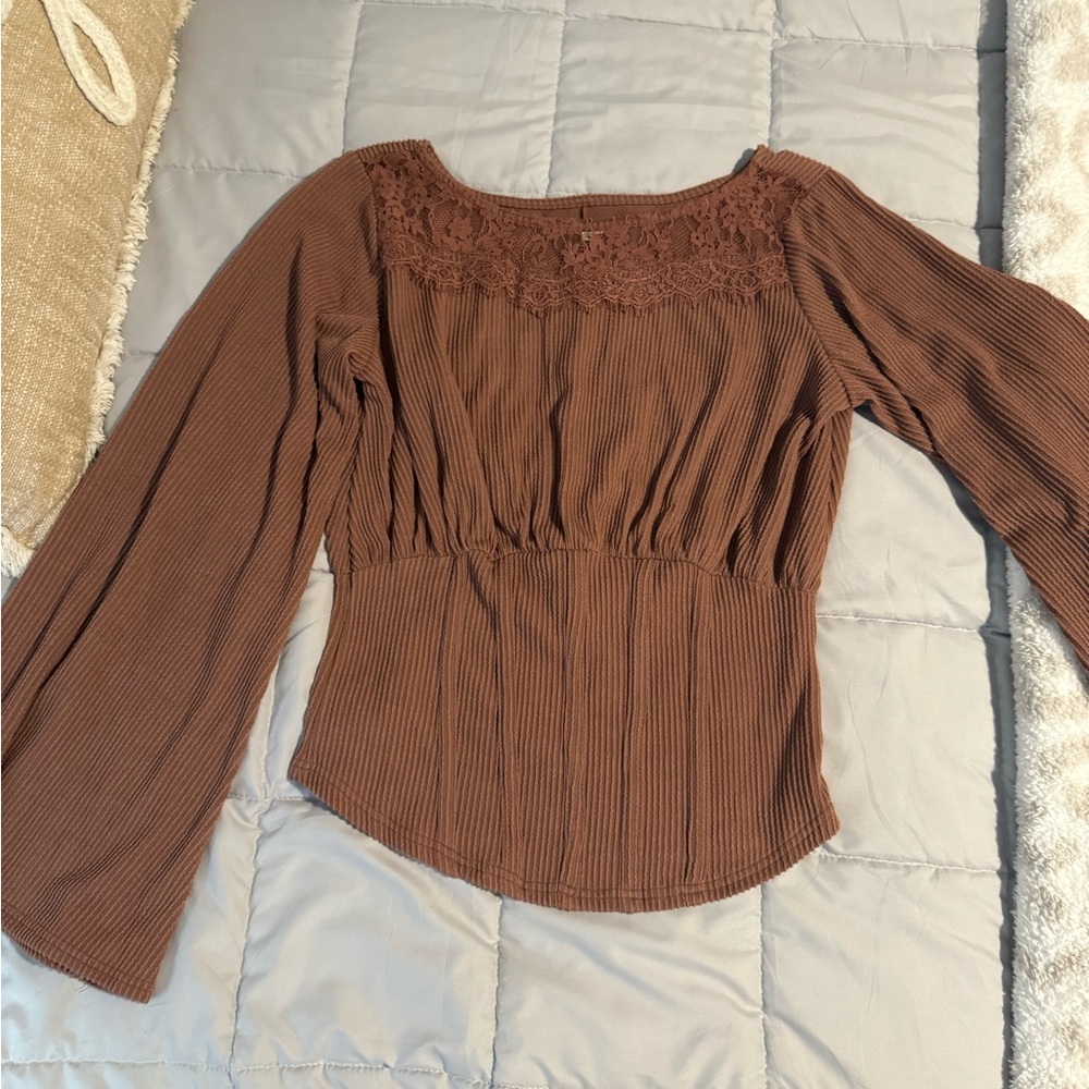 NWOT Gimmicks from buckle detailed blouse with Bell  sleeves